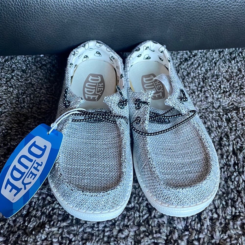Hey Dude BRAND NEW Wendy youth Yin Yang size 12